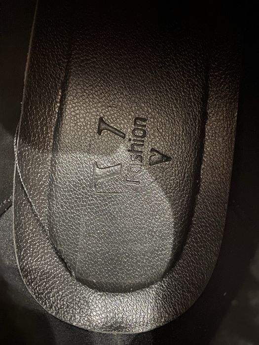 Vand papuci V Fashion negri noi fara eticheta