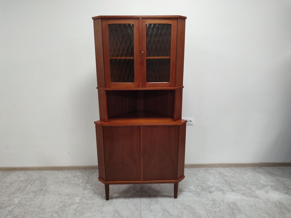 Винтидж ъглова витрина от 60-те Д375