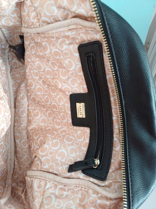 Ghiozdanel Guess original ca nou