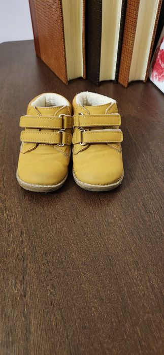 Бебешки есенни боти от естествена кожа