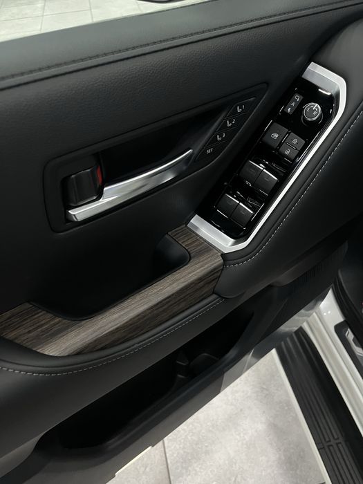 Land Cruiser Toyota 300 4л