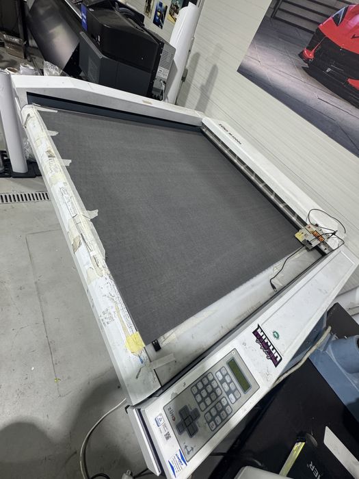 Masa de Taiat Zund M-1200 Flatbed Plotter