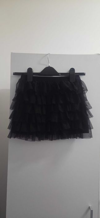 Fusta pentru fetite,marca Terranova,cu volane,marimea 8-9 ani,128-134,neagra,stare foarte buna