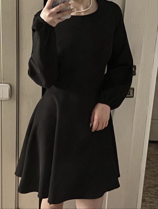 продам платье средней длинны, в отличном состоянии