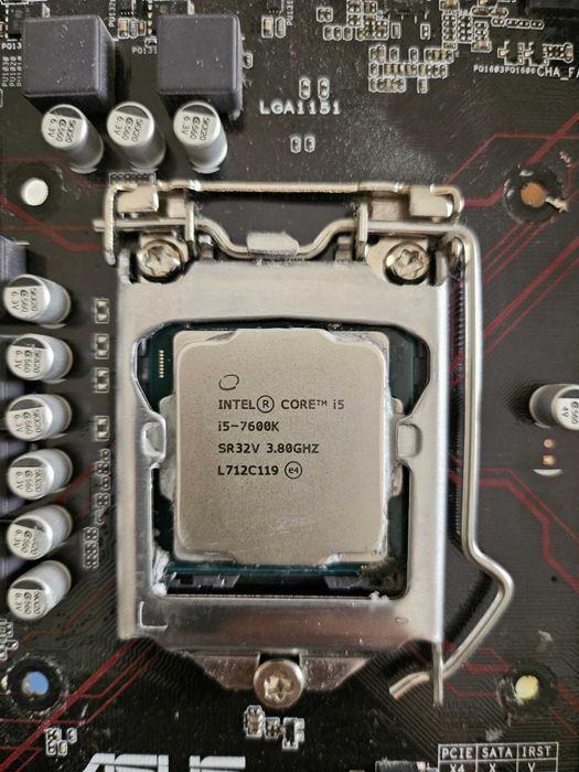 Kit placa de baza ASUS B250m-PLUS + procesor intel i5 7600k