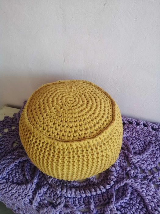 Плетен        пуф