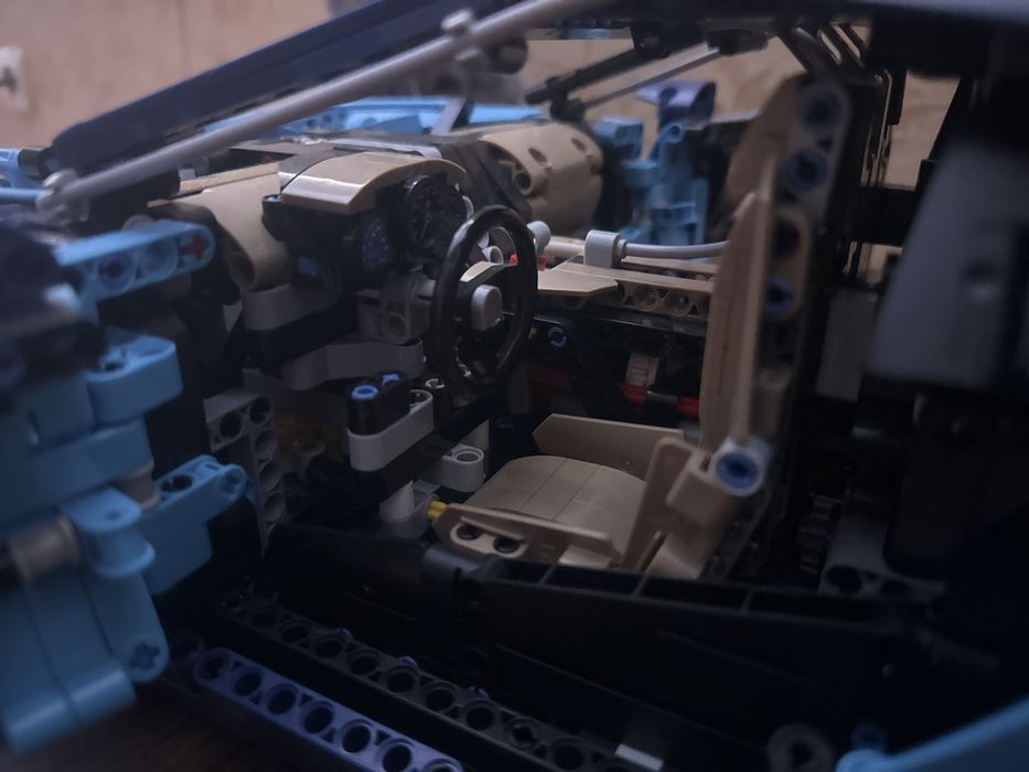 LEGO Technic Bugatti Chiron 42083