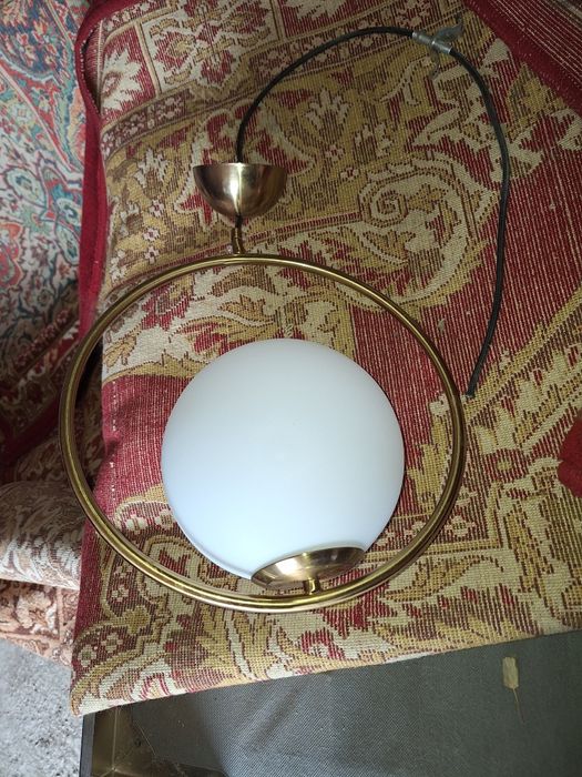 Продам небольшую люстру