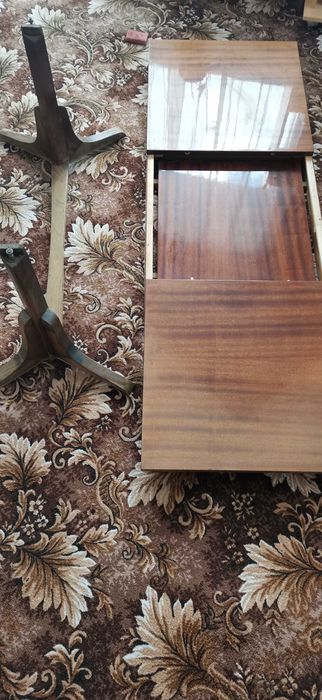 Продавам  разтегателна холна масичка