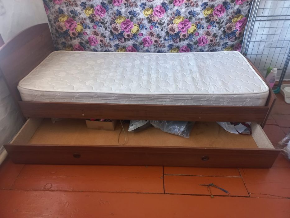 Продам односпальную кровать