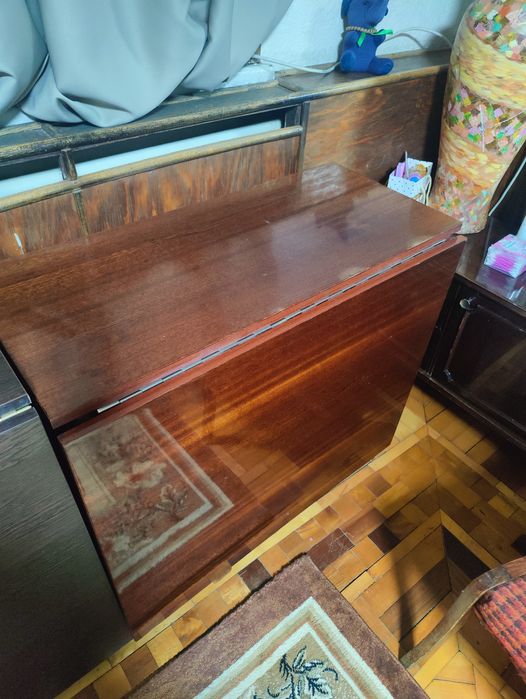 Стол раскладной.