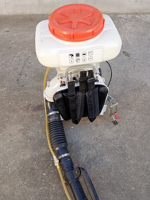 Mașină de stropit pomi și altele