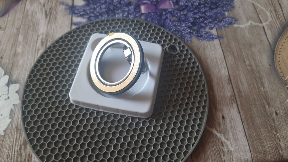 Магнитен държач за телефон