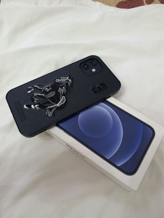 Продаю айфон 12