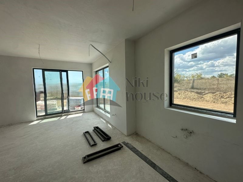 Къща в Варна, област-с.Звездица площ 216 цена 350000