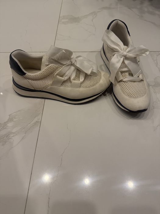 Кроссовки 39 цена 5000