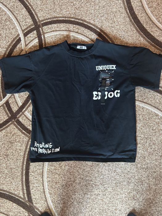 Черна тениска с катарама (Uniquex)