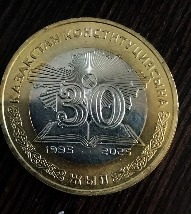 Продам монету 100 тенге
