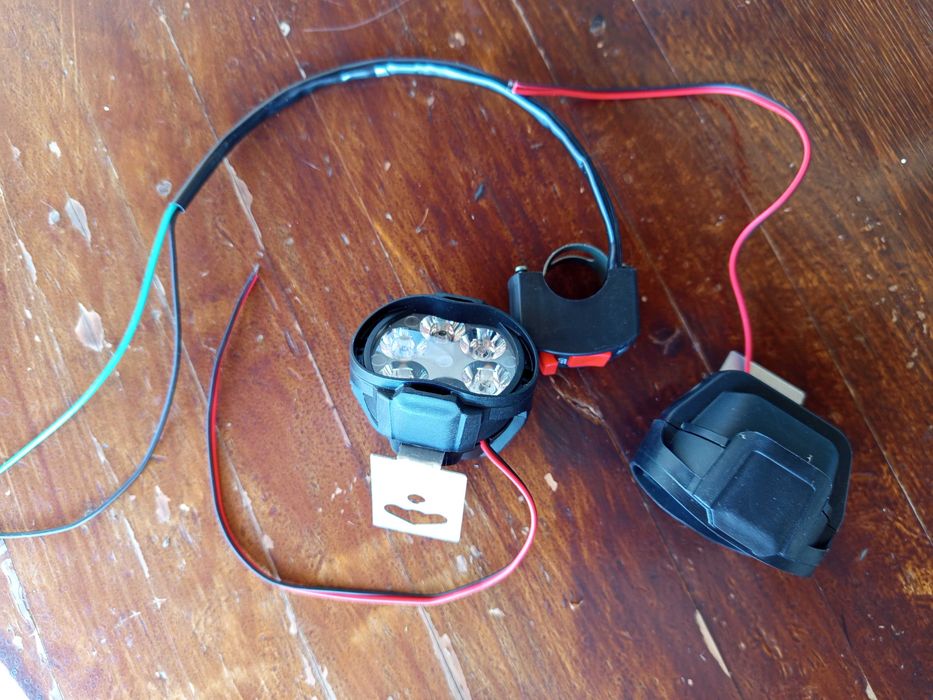 Лед фар за мотор