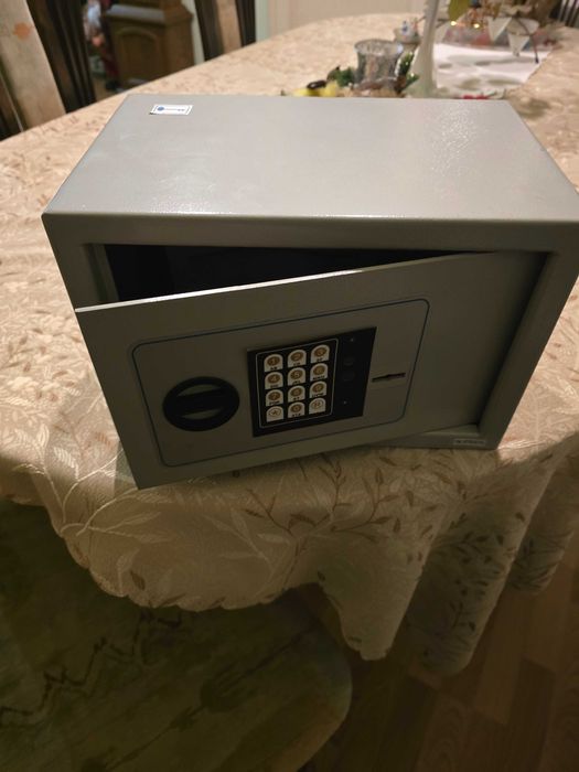 Огнеупорен сейф каса.