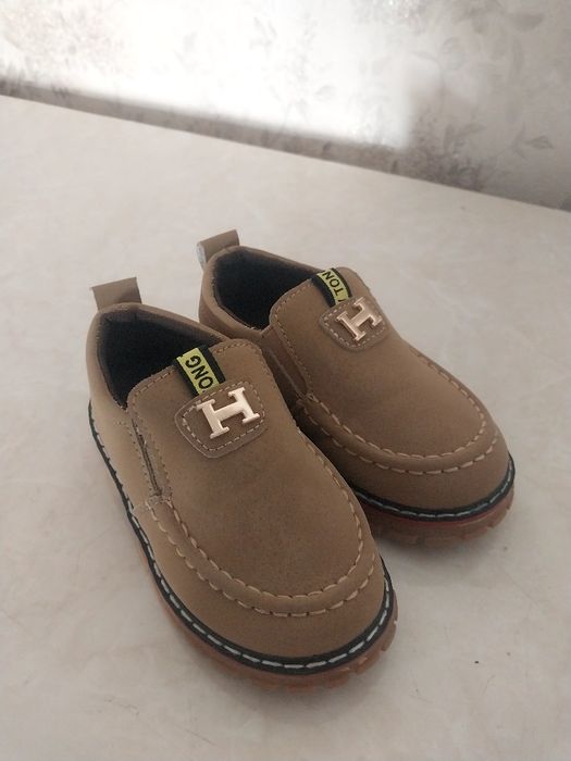 Kichkina Bolalar makasi yangi 1 marta kiyilgan razmer 24