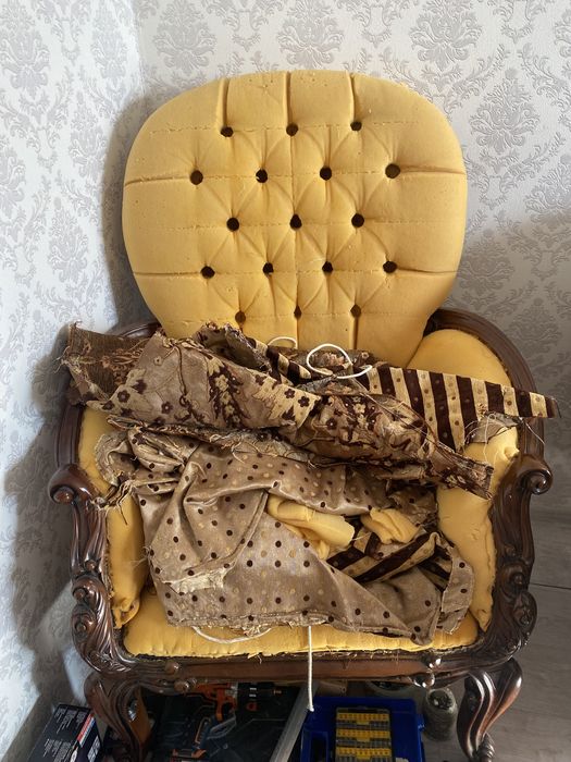 Продам диван с двумя креслами