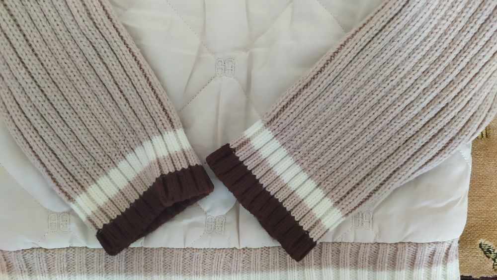 Продаётся жемпер на мальчика 2х-3х лет.