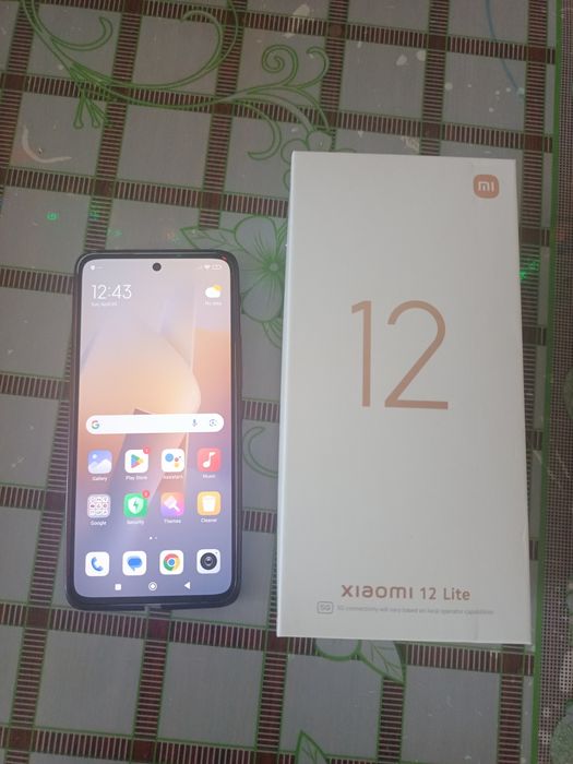 Продам срочно телефон