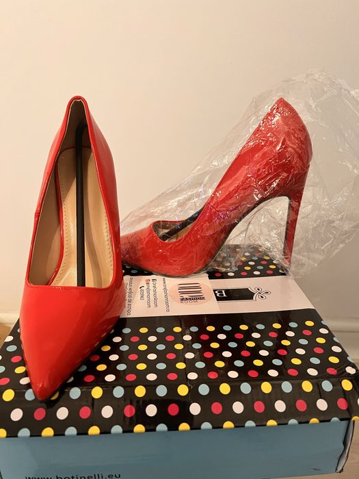 Pantofi cu toc dama