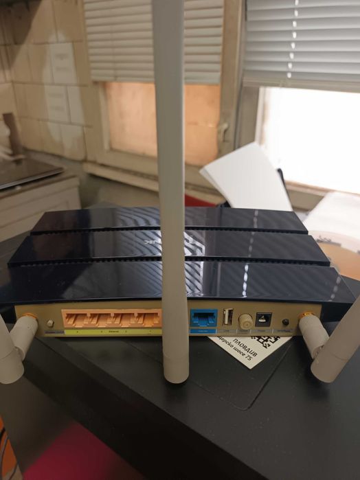 Продавам гигабитов рутер TP LINK WR1043ND