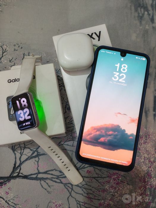 Продам  Samsung a 17 в идеальном состоянии + Samsung buds 2+ браслет