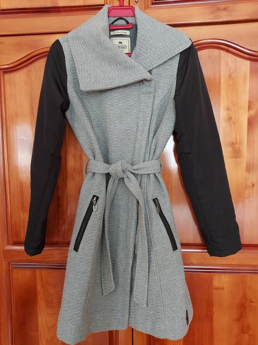 Елегантно вълнено палто