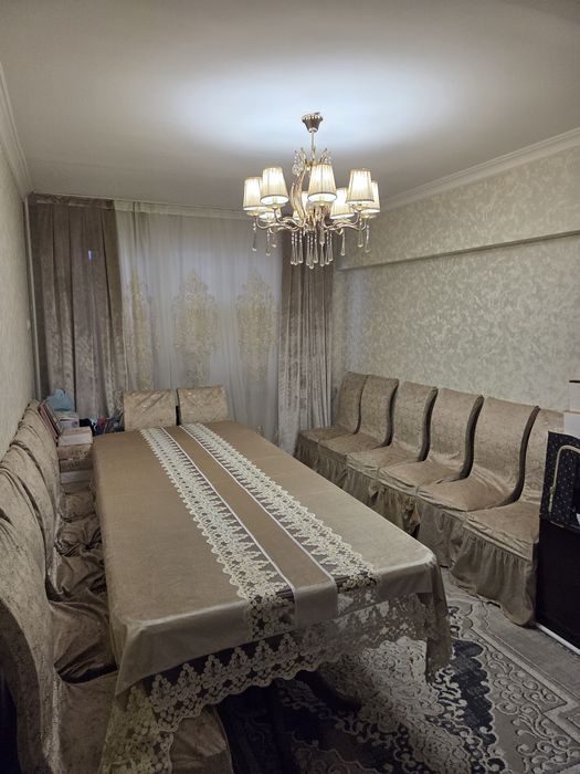 Стол стул сотилади чинор дарахтидан килинган.