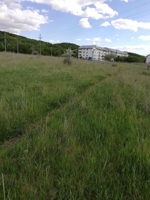 Vand/inchiriez teren