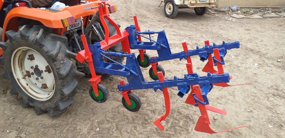 Окопнни култиватори за малък трактор готови за работа