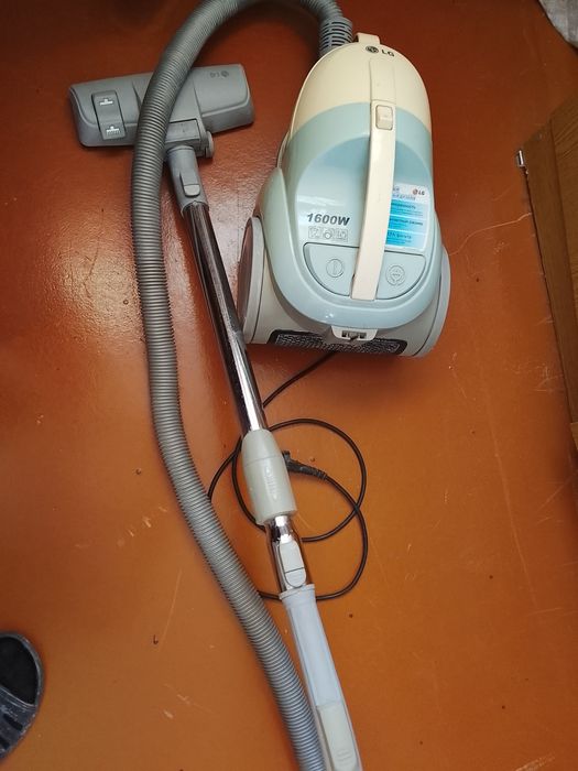 Продам пылесос  LG