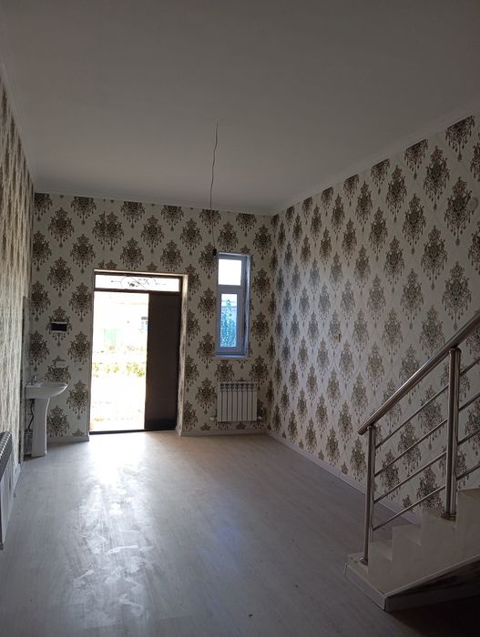 Yarim plan xovli joy sotiladi