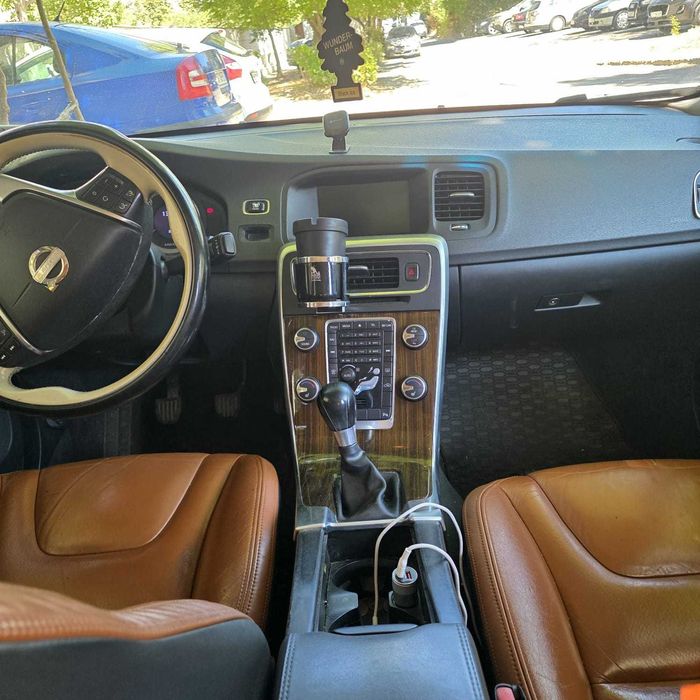 Volvo S60, D3, 163CP, diesel, 2011, Portocaliu