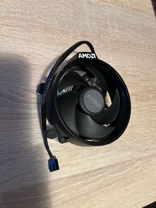 Кутия за компютър Asus + захранване 650w Thermaltake