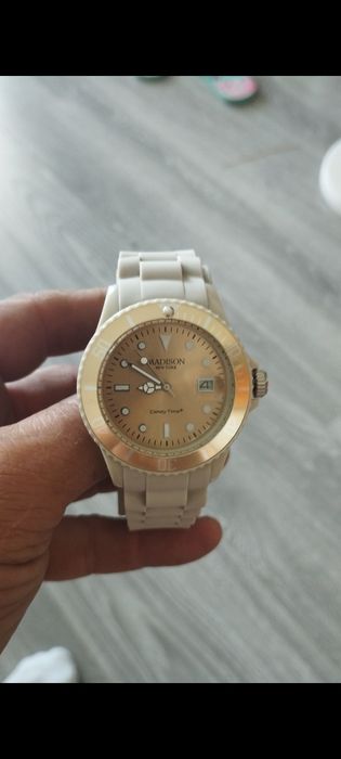 Ceasuri rezistente la apă ( 5bar)