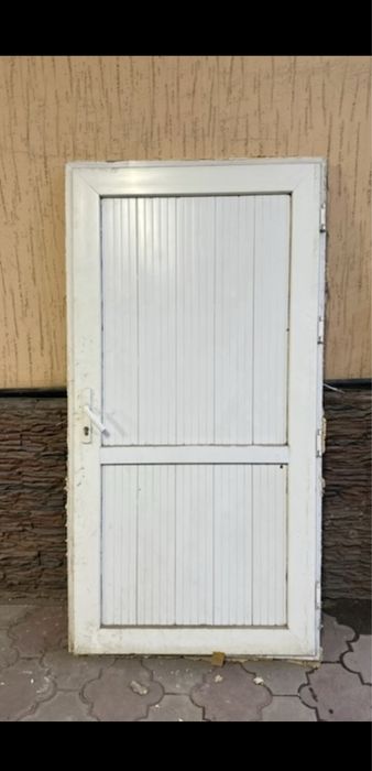 Продам Дверь пластиковую