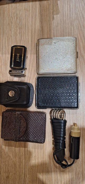 Часовници,фотоапарати,метален шах табакери карти,др.