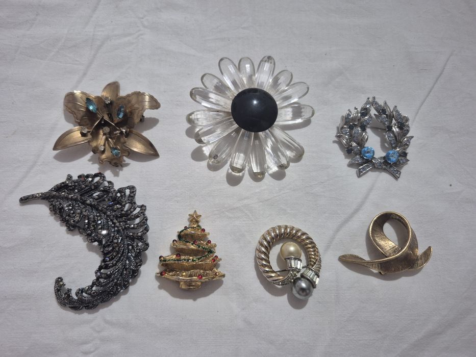 Colecție bijuterii și broșe vintage retro – piese rare