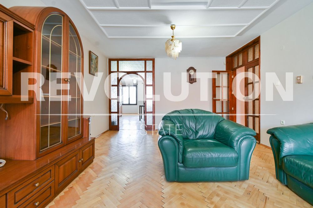 Двустаен апартамент в кв. Хладилника