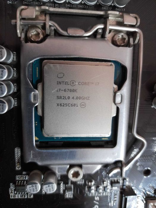 Procesor Intel Core i7-6700K, 4.0GHz, Skylake 8MB, 4 Cores, 8 Threads Socket 1151  Generatia 6  250 lei