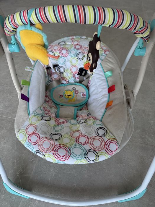 Vand balansoar electric și masa de infasat