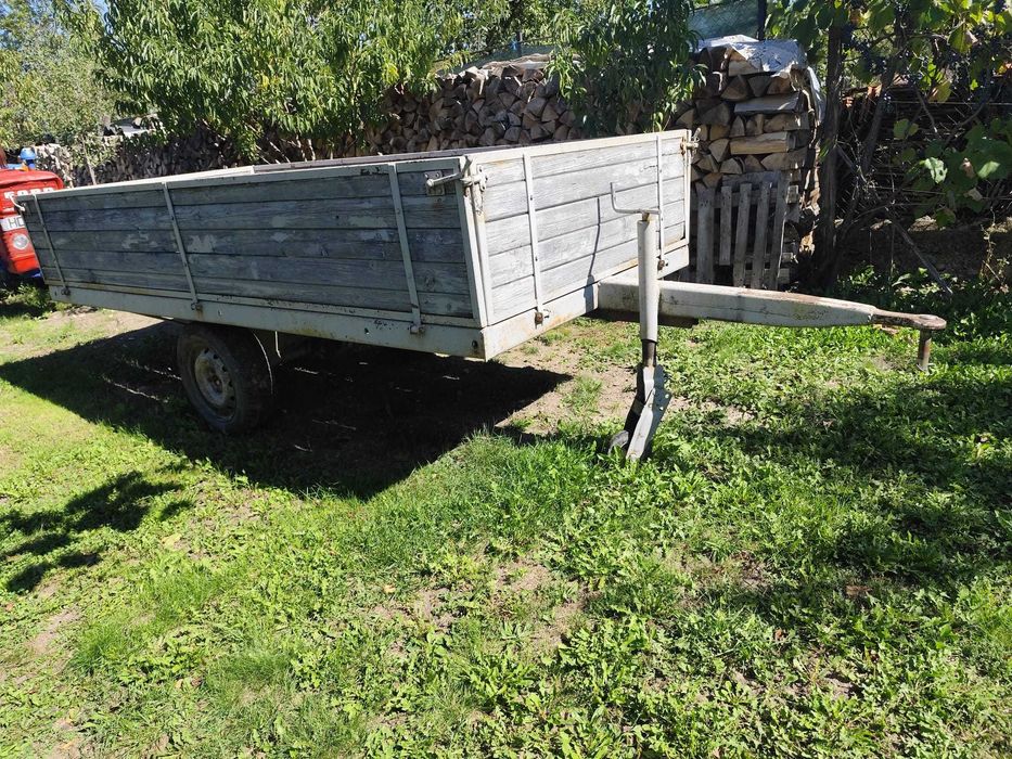 Tractor FORD cu remorca