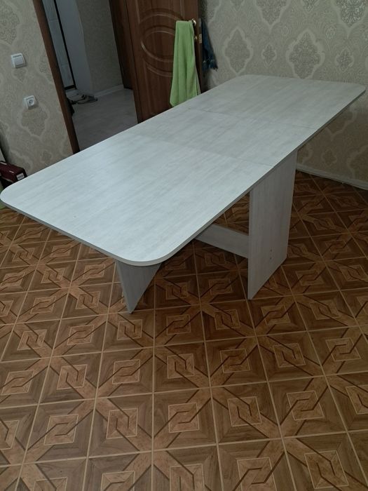 Продам стол книжку