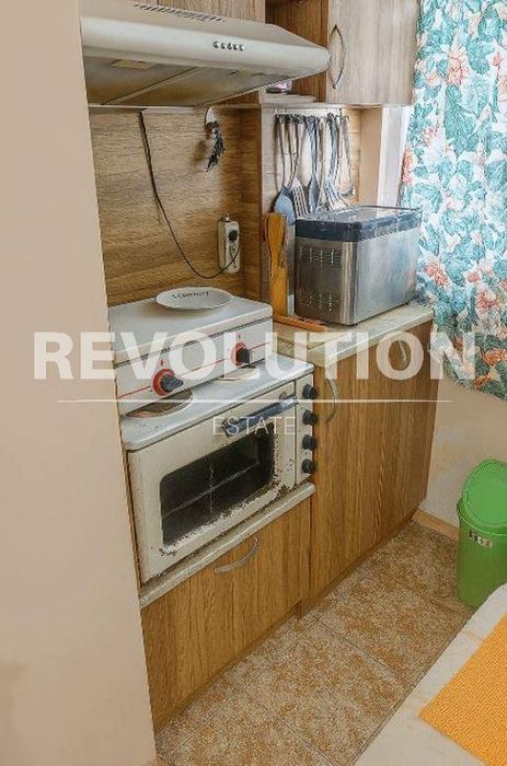 Дава се под наем Едностаен апартамент в Варна, Център - 40 кв.м за 348.84 € - Снимка #2