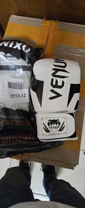 Боксерские перчатки